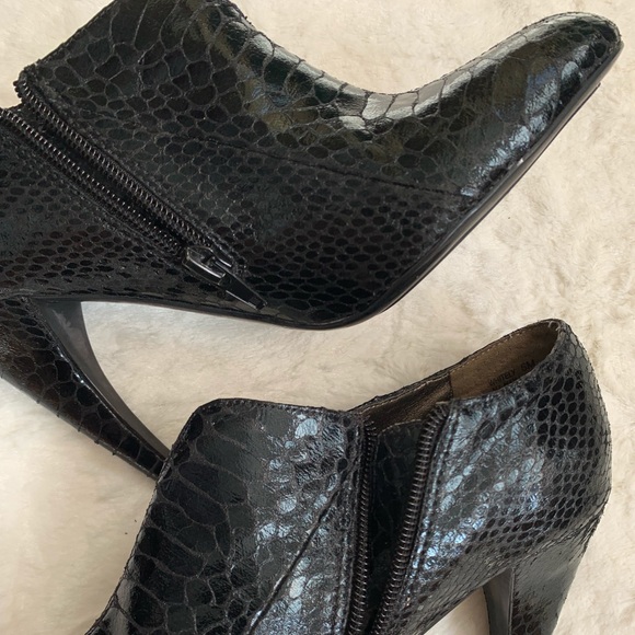 Booties 🖤 - Picture 7 of 15